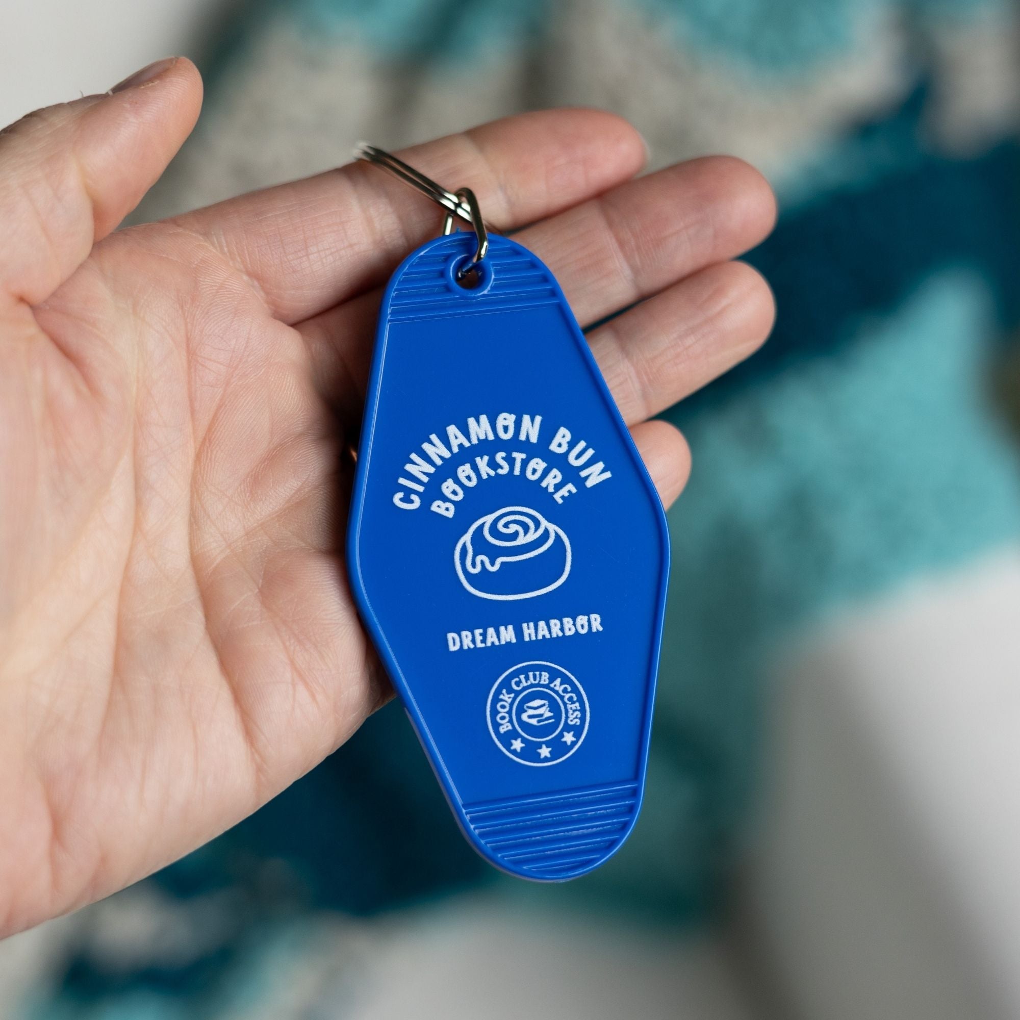 Cinnamon Bun Book Store Motel Keychain - Dream Harbor | KoT